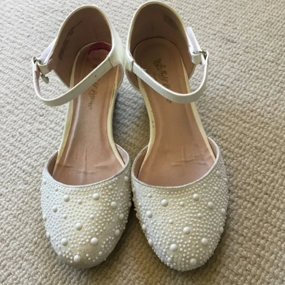 Girls White Pearl-Embellished Ankle-Strap Flats